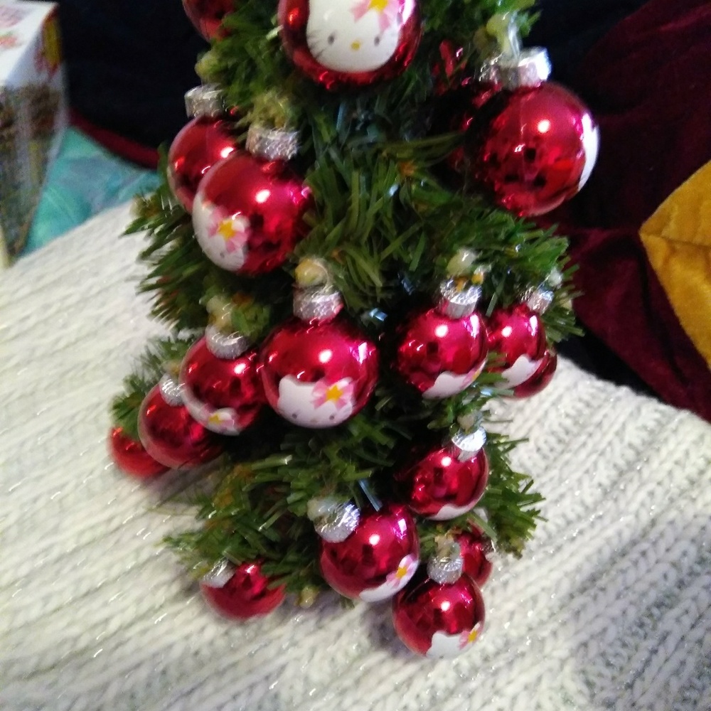 Small hello Kitty Christmas tree